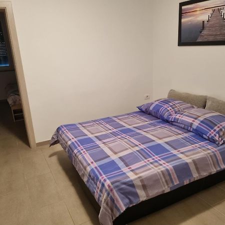 ApartИзола Екстериор снимка