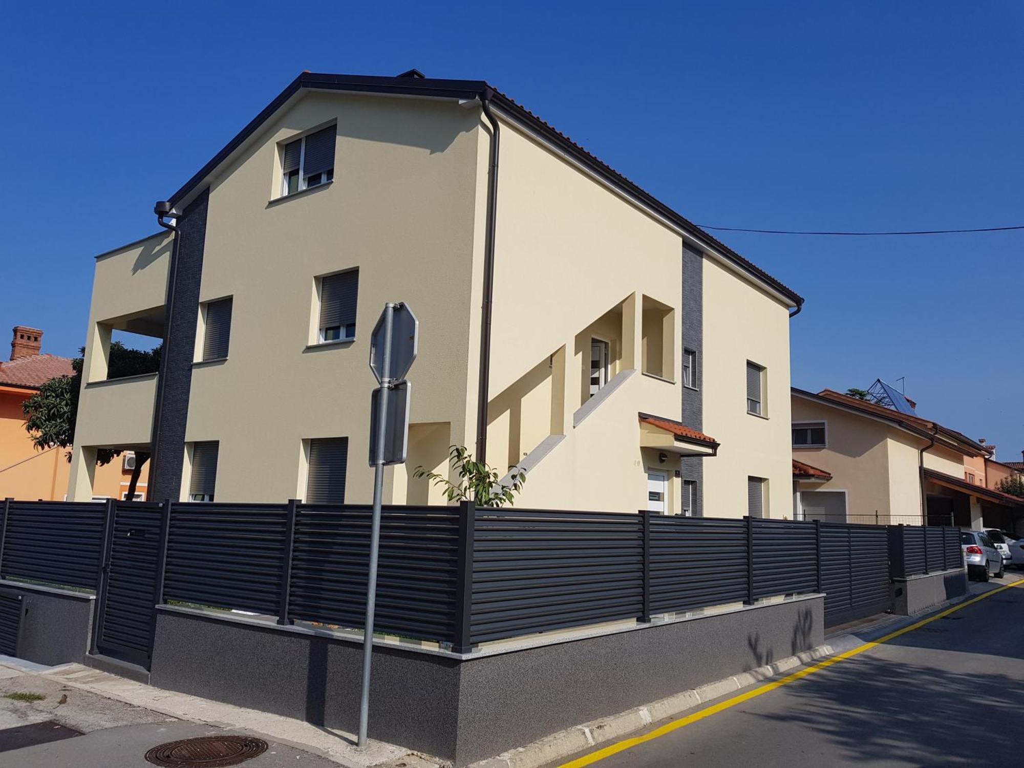 ApartИзола Екстериор снимка