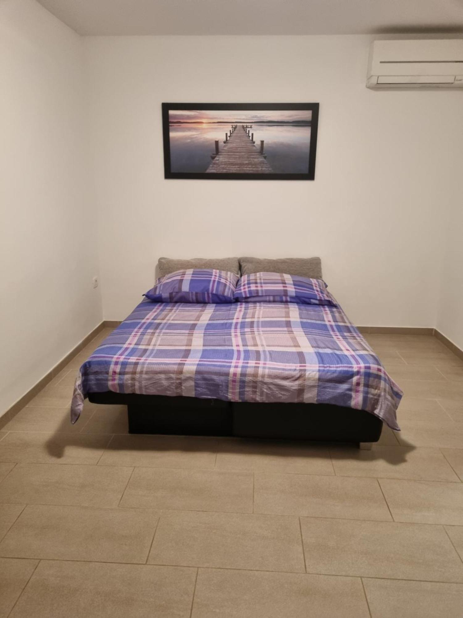 ApartИзола Екстериор снимка