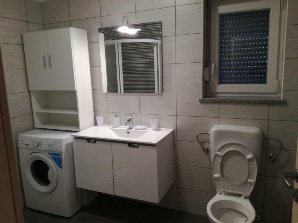 ApartИзола Екстериор снимка