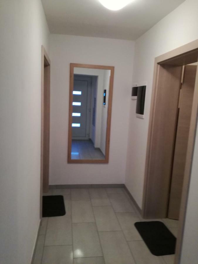 ApartИзола Екстериор снимка