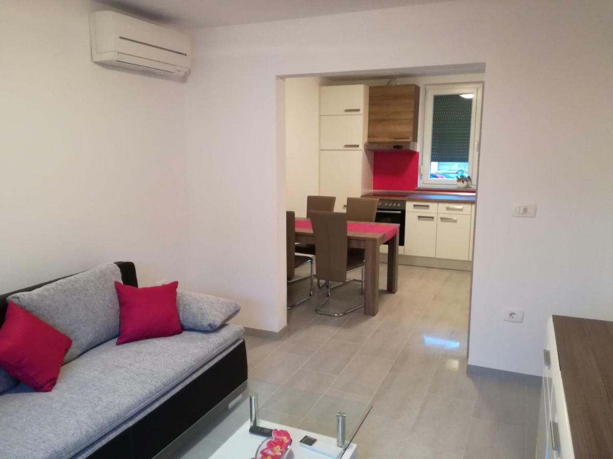 ApartИзола Екстериор снимка