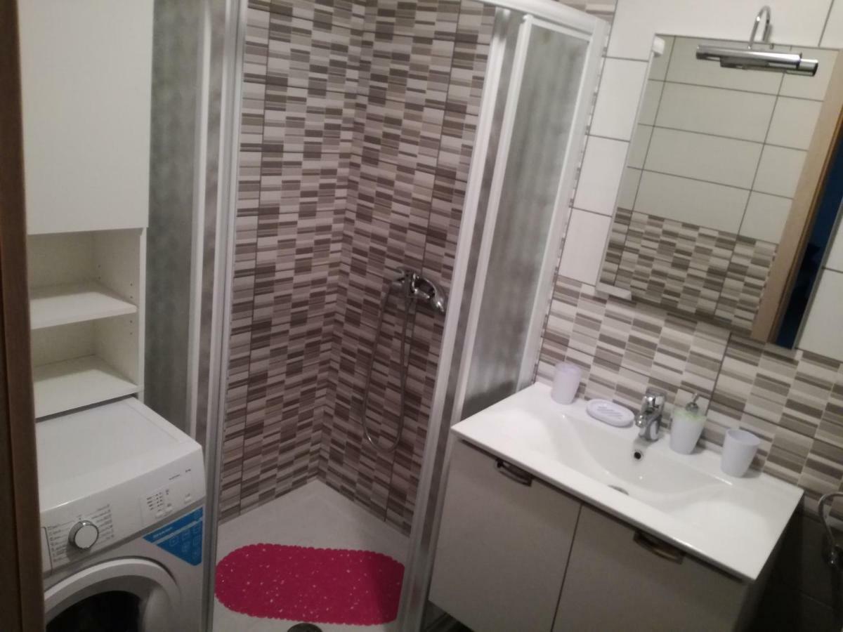 ApartИзола Екстериор снимка